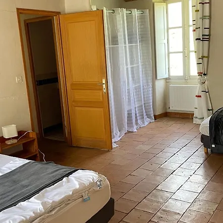 Hébergement de vacances Spacieuse Maison Au Bord De La Riviere, Proche Du Mans, Avec Equipements Modernes, Ideale Pour Familles - Fr-1-410-440 Solesmes (Sarthe)
