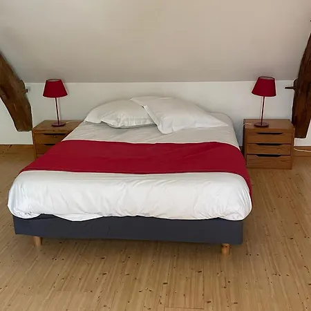 Hébergement de vacances Spacieuse Maison Au Bord De La Riviere, Proche Du Mans, Avec Equipements Modernes, Ideale Pour Familles - Fr-1-410-440 *