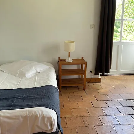 Hébergement de vacances Spacieuse Maison Au Bord De La Riviere, Proche Du Mans, Avec Equipements Modernes, Ideale Pour Familles - Fr-1-410-440