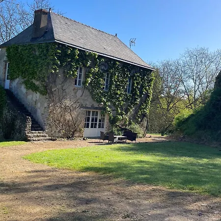Hébergement de vacances Spacieuse Maison Au Bord De La Riviere, Proche Du Mans, Avec Equipements Modernes, Ideale Pour Familles - Fr-1-410-440 *