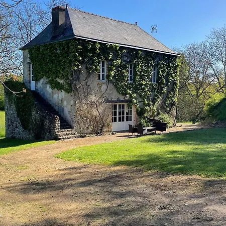 Hébergement de vacances Spacieuse Maison Au Bord De La Riviere, Proche Du Mans, Avec Equipements Modernes, Ideale Pour Familles - Fr-1-410-440