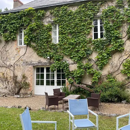 Hébergement de vacances Spacieuse Maison Au Bord De La Riviere, Proche Du Mans, Avec Equipements Modernes, Ideale Pour Familles - Fr-1-410-440 Solesmes (Sarthe)
